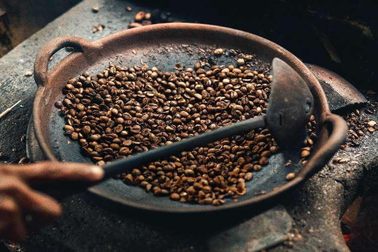 Is caffeine found naturally in coffee beans? 2 is caffeine found naturally in coffee beans?